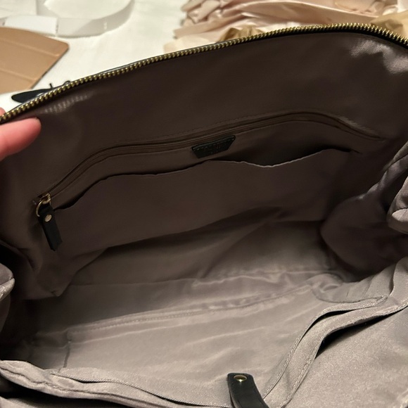 Chic Black and Red Shoulder Bag - Picture 6 of 12